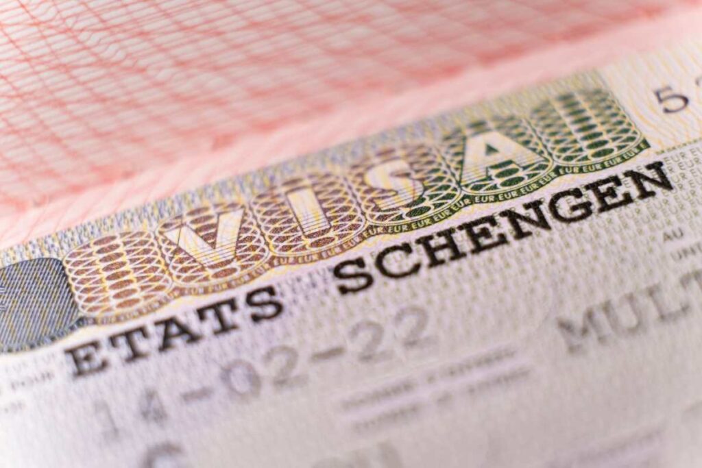 How to Apply for a Schengen Visa from the UAE (2025 Guide) & Salary Growth Tips for Professionals